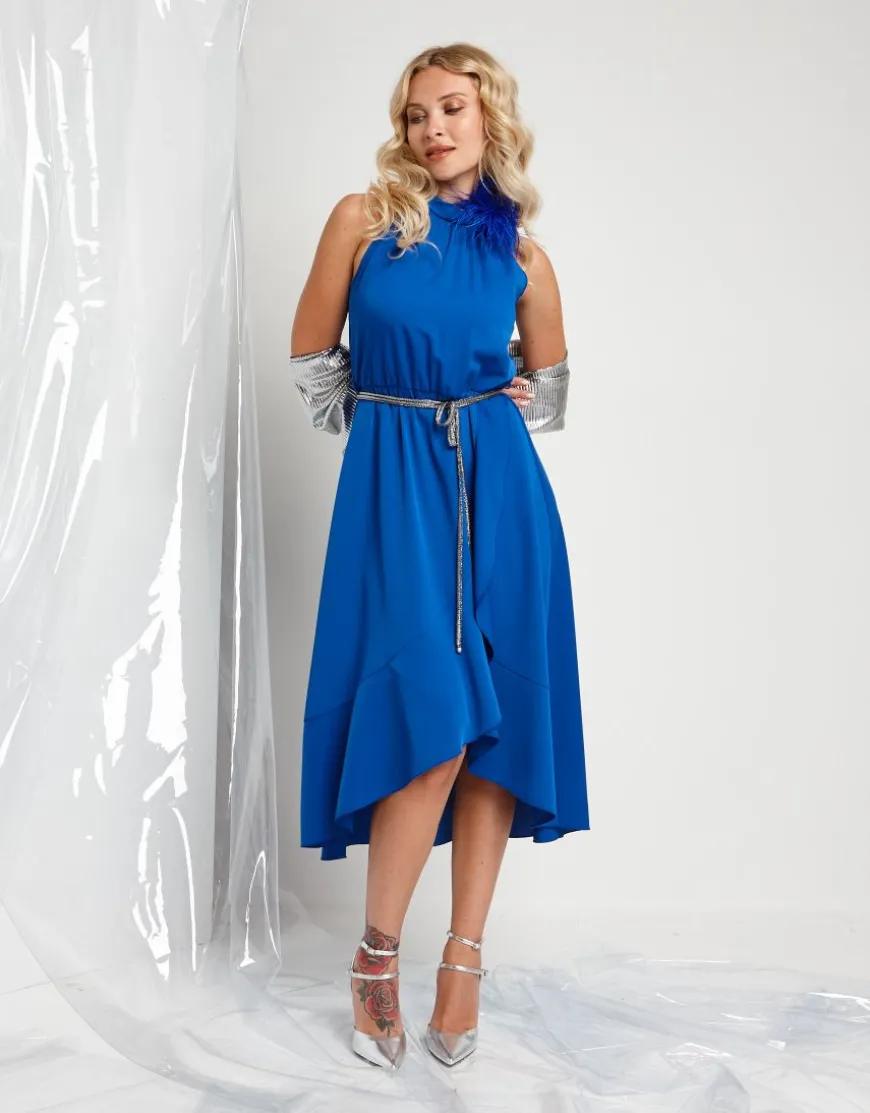 Abito con scollo all'americana e gonna asimmetrica