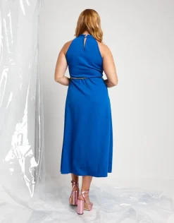 Abito con scollo all'americana e gonna asimmetrica