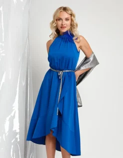 Abito con scollo all'americana e gonna asimmetrica