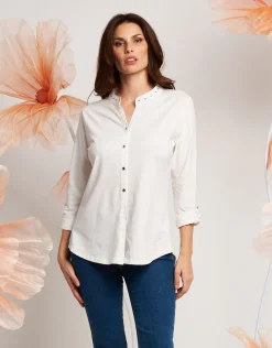 Camicia con borchie sullo scollo