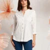 Camicia con borchie sullo scollo