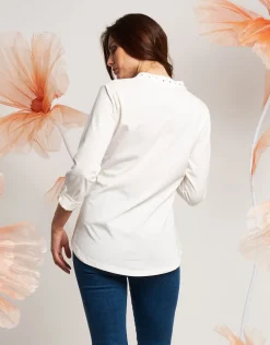Camicia con borchie sullo scollo