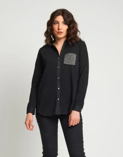 Camicia con bottoni e taschino di borchie