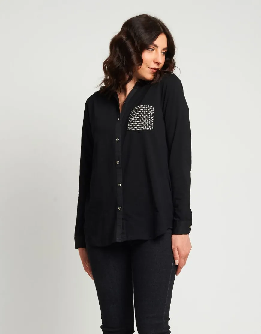 Camicia con bottoni e taschino di borchie