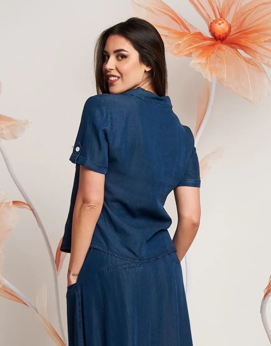 Camicia con risvolti e bottoni a contrasto