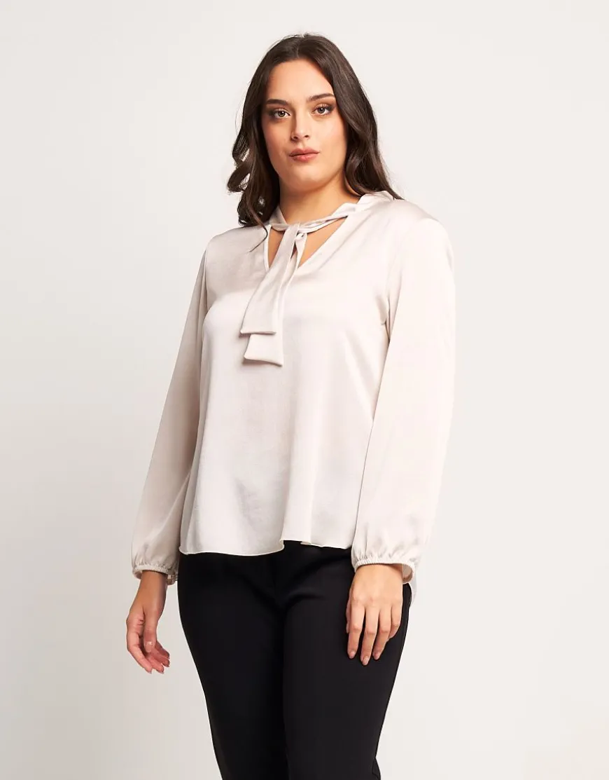 Camicia in raso con cravattina