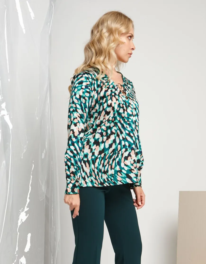 Camicia in raso fantasia verde con anelli