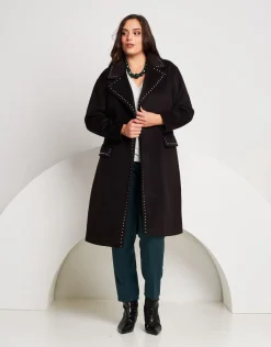 Cappotto con borchie e cintura