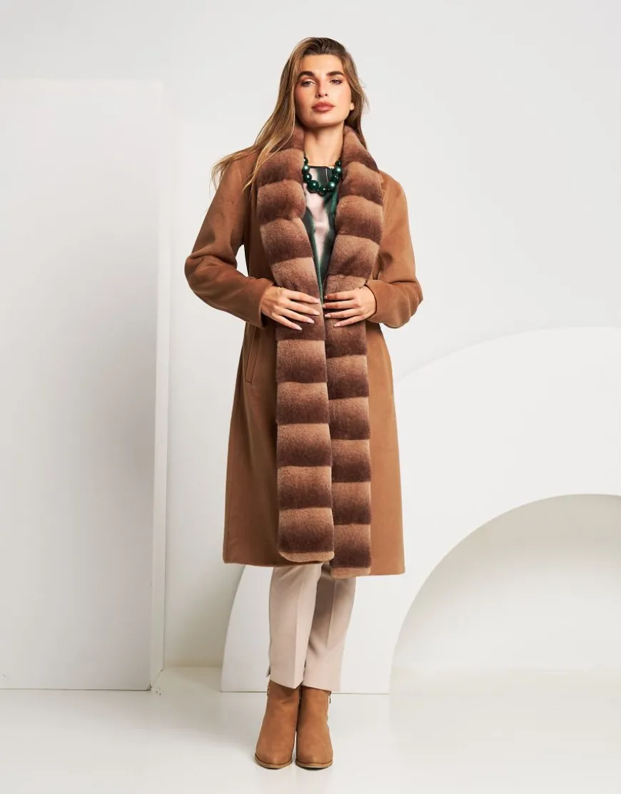 Cappotto con bordura in ecopelliccia e cintura