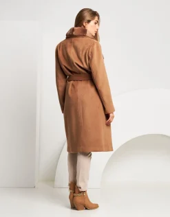 Cappotto con bordura in ecopelliccia e cintura