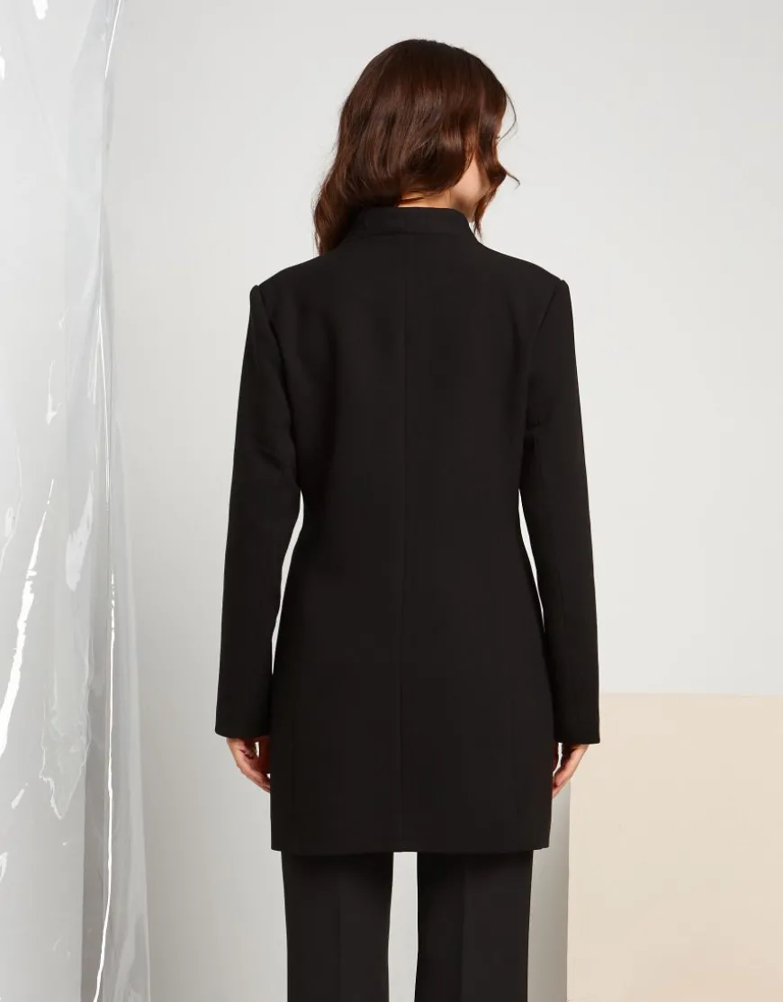 Cappotto con bottoni sulle tasche