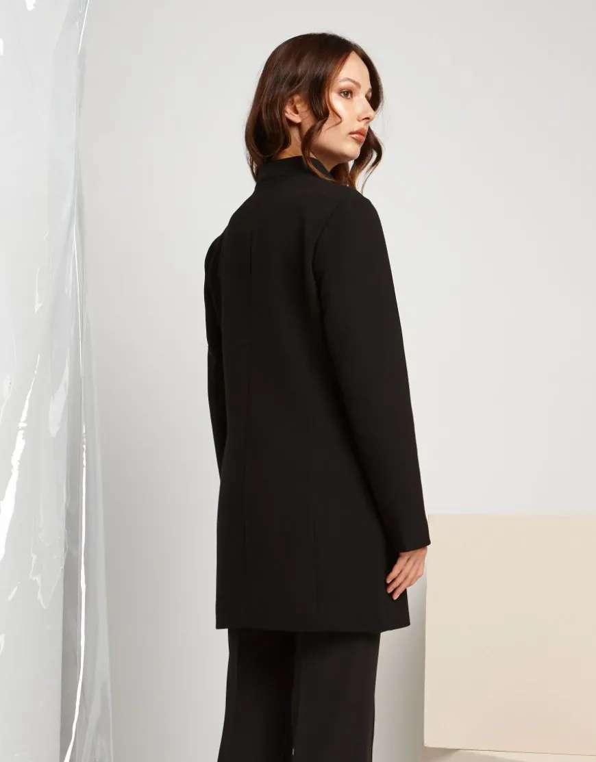 Cappotto con bottoni sulle tasche
