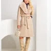 Cappotto lungo con cintura e collo in ecopelliccia