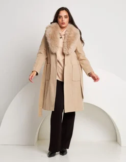 Cappotto lungo con cintura e collo in ecopelliccia