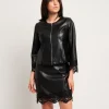 Giubbino in ecopelle con zip e pizzo
