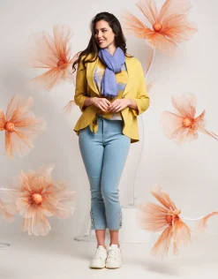 Jeans Capri chiaro con bottoni gioiello