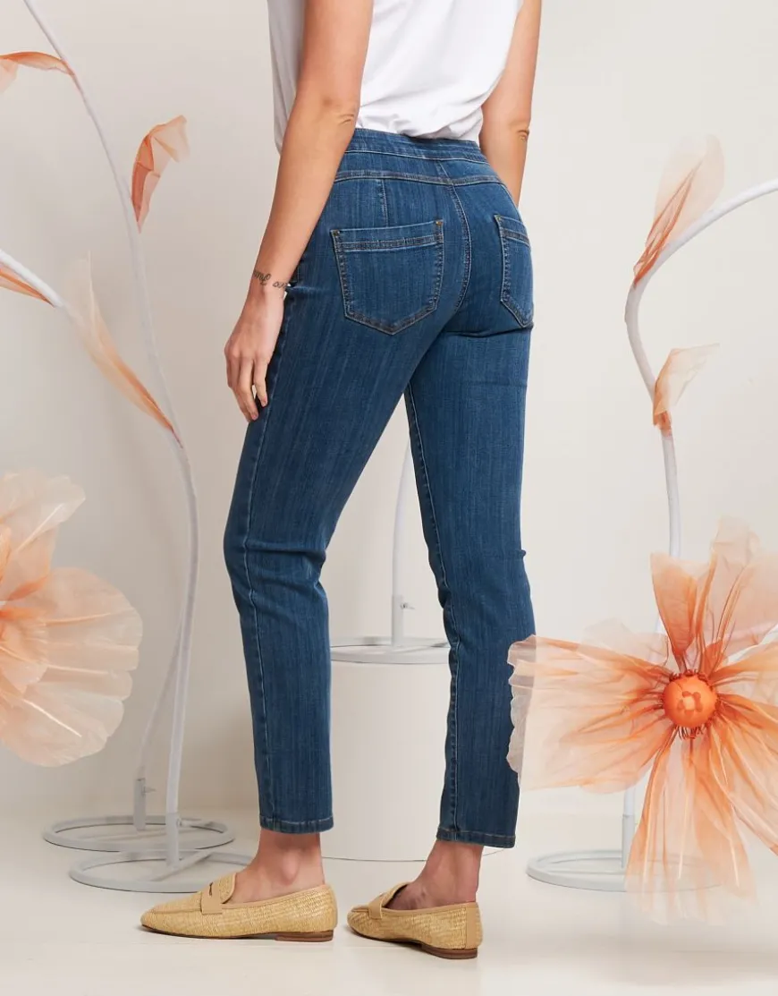 Jeans con bottoni oro in vita