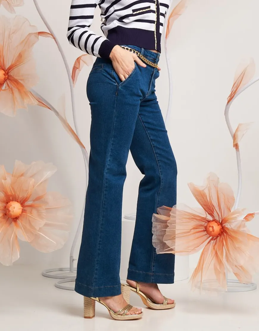 Jeans largo con tasche