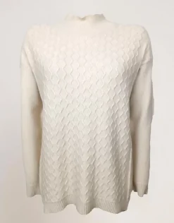 Maglia con coste e fondo stondato