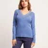 Maglia con pietre sullo scollo