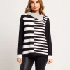 Maglia con spacco e bottoni sullo scollo