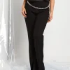 Pantalone a zampa con spacco e catena