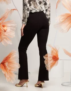 Pantalone a zampa con spacco e pizzo