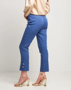 Pantalone con bottoncini alla caviglia