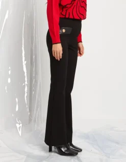Pantalone con ecopelle e bottoni