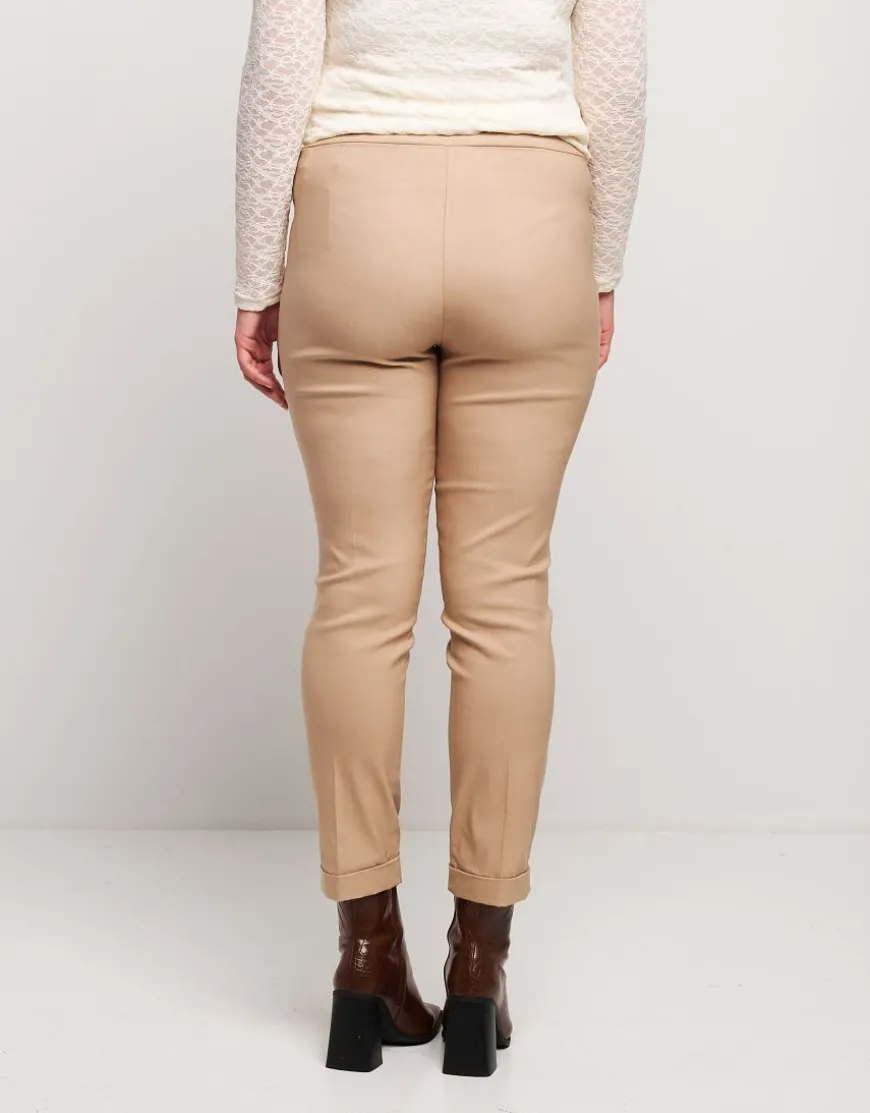 Pantalone con elastico e risvolto
