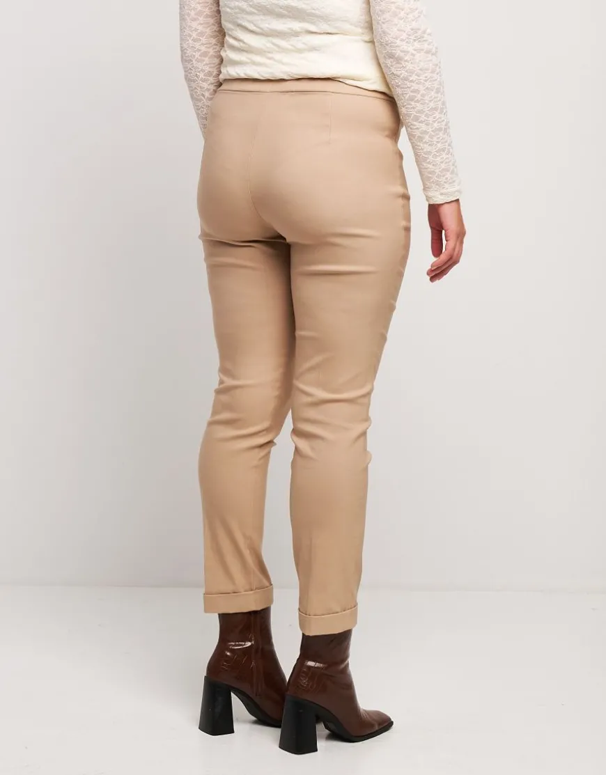 Pantalone con elastico e risvolto