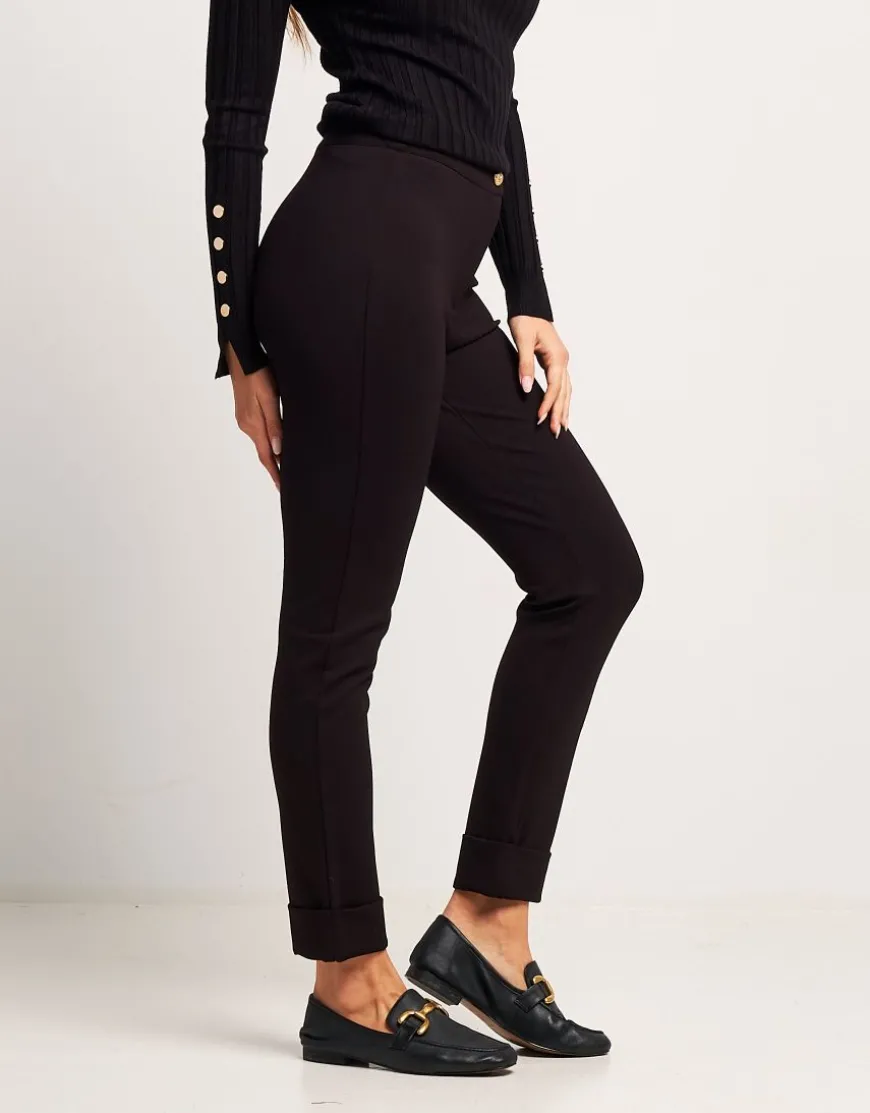 Pantalone con risvolto e bottone oro