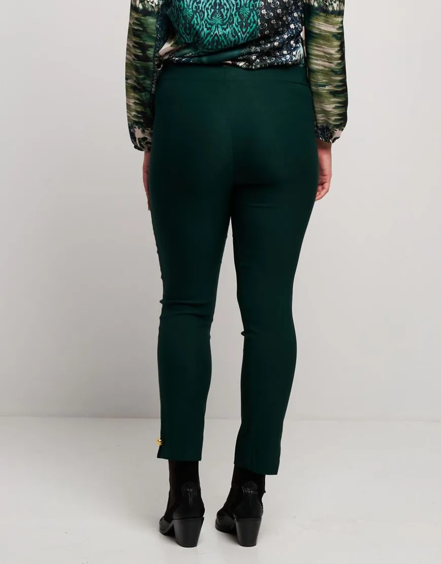 Pantalone con spacchetti e bottone