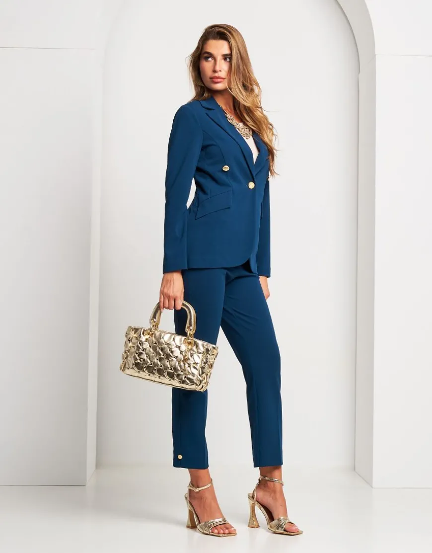Pantalone con spacchi e bottoni sul fondo