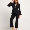 Pantalone con spacco e bottoncino