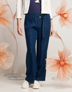 Pantalone con tasche e cintura