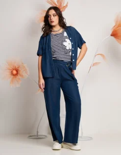 Pantalone con tasche e cintura
