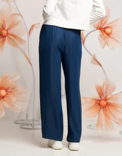 Pantalone con tasche e cintura
