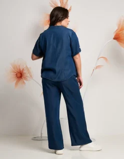 Pantalone con tasche e cintura