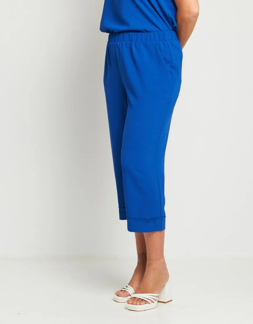 Pantalone cropped in viscosa con elastico e risvolti