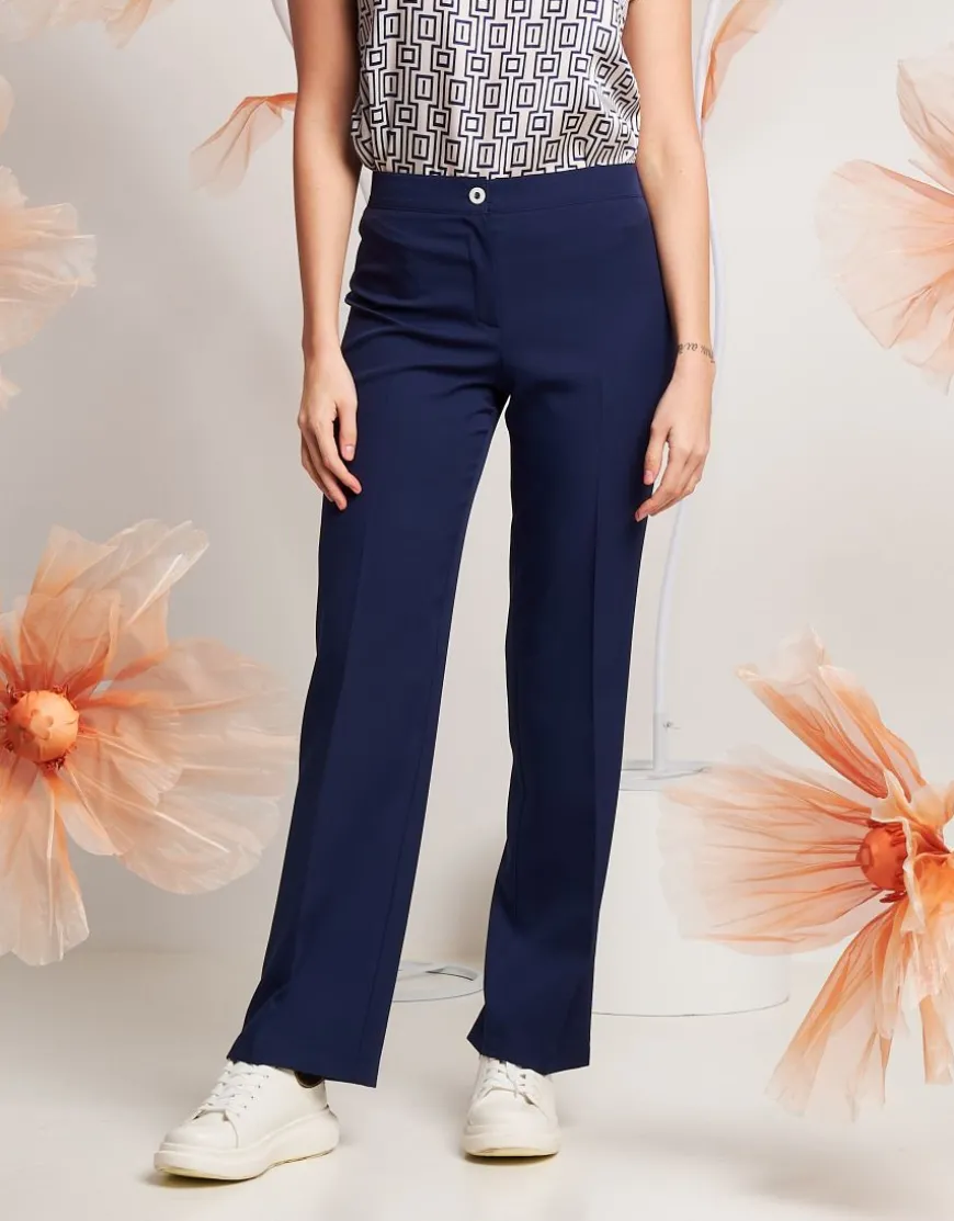 Pantalone dritto con bottone a contrasto