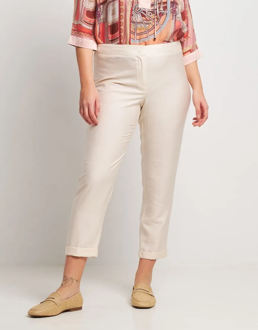 Pantalone effetto mosso con cinturino e risvolto