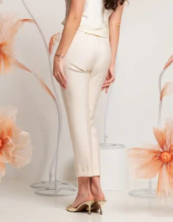 Pantalone effetto mosso con cinturino e risvolto