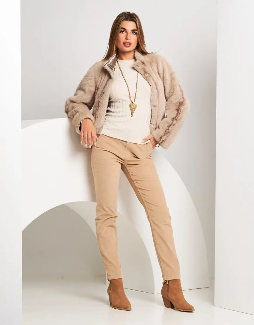 Pantalone in cotone con ricamo e tasche