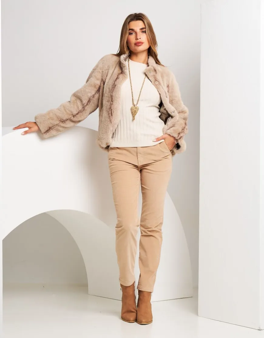 Pantalone in cotone con ricamo e tasche