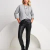 Pantalone in ecopelle con cinturino e tasche
