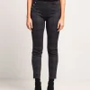 Pantalone in motivo con tasche e bottone