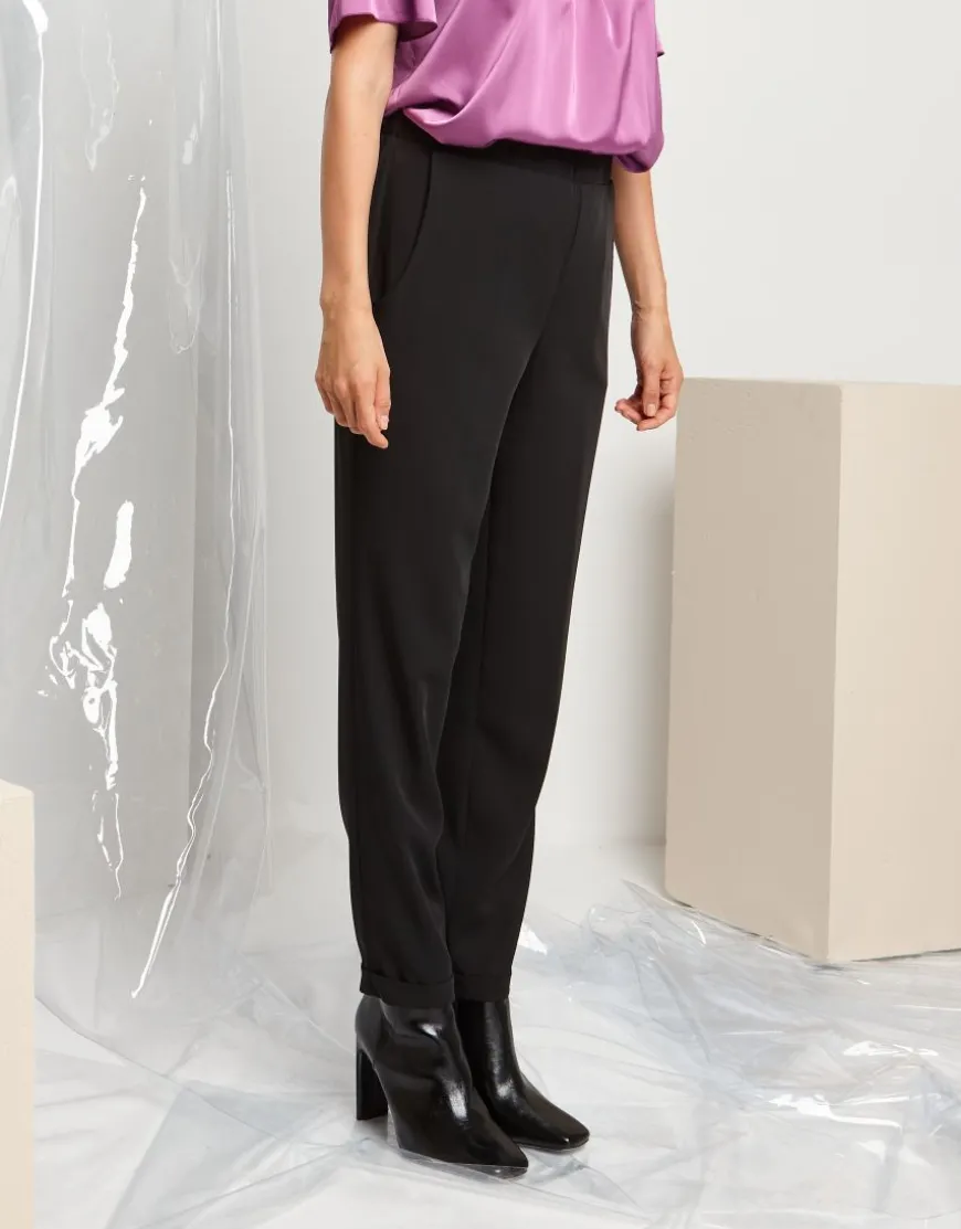 Pantalone nero in tessuto fluido