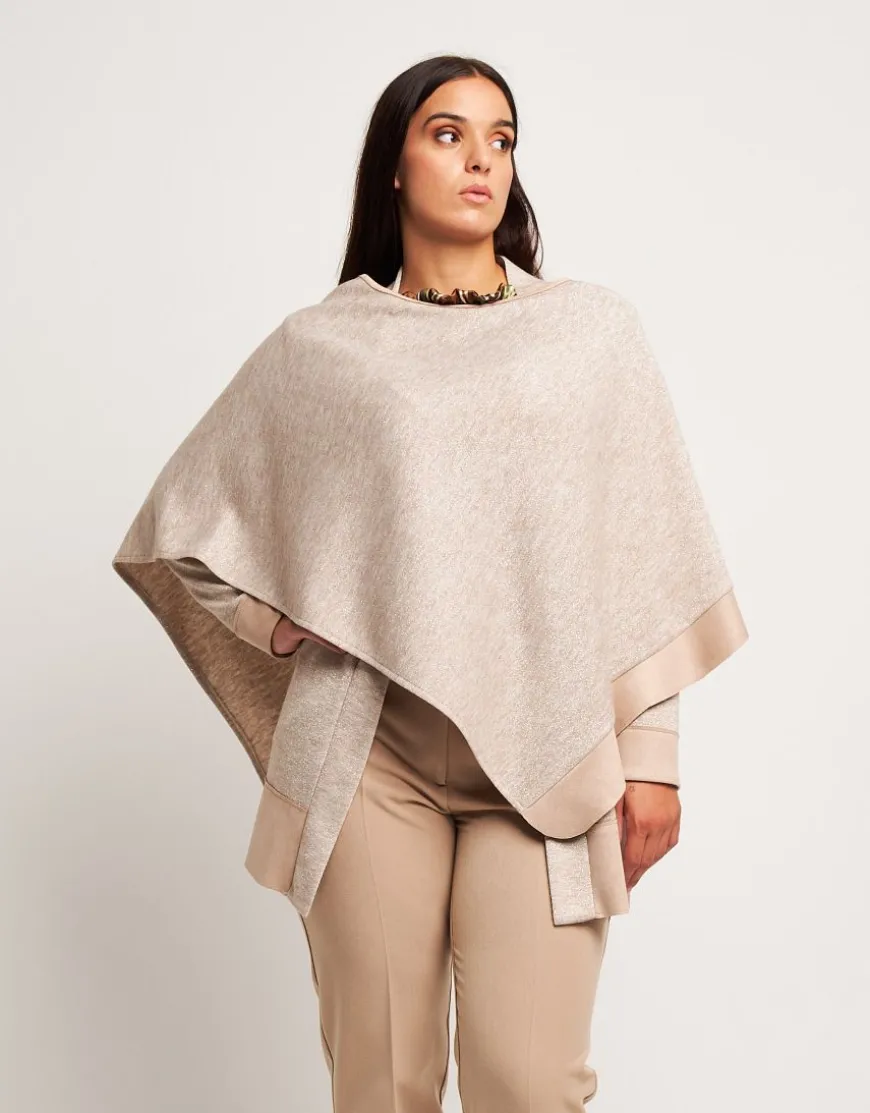 Poncho in maglia con riporti
