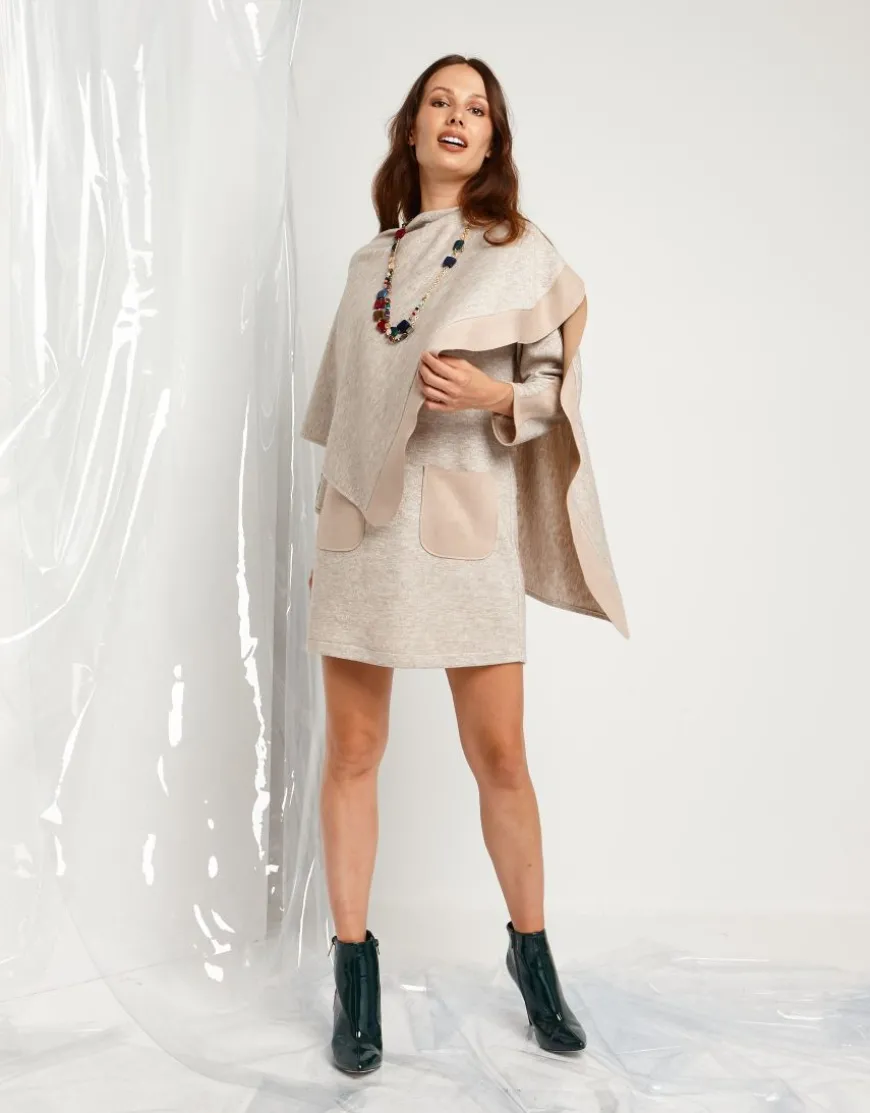 Poncho in maglia con riporti